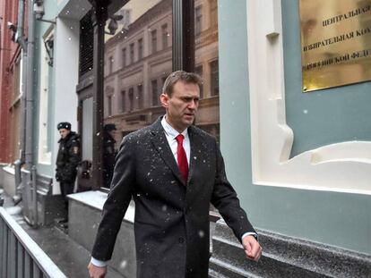 Navalny, a su llegada a la Comisi&oacute;n Electoral Central rusa.