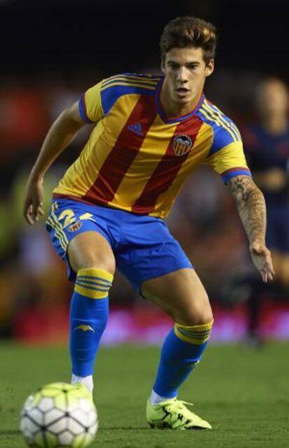 Santi Mina durante un partido del Valencia.