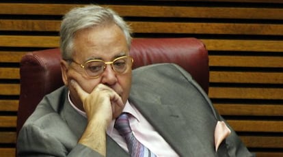 El exalcalde de Alicante y diputado autonómico Luis Díaz Alperi, en una sesión de las Cortes.