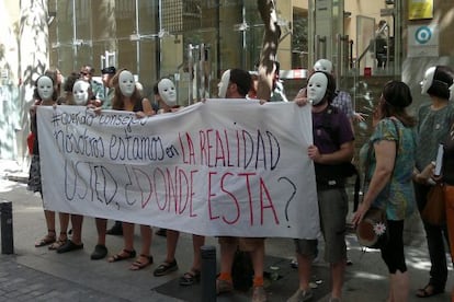 Protesta frente a la Consejer&iacute;a de Sanidad de Madrid, esta ma&ntilde;ana. 