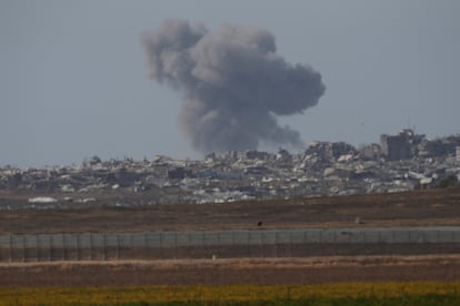 Bombardeo israelí sobre la franja de Gaza, este lunes.