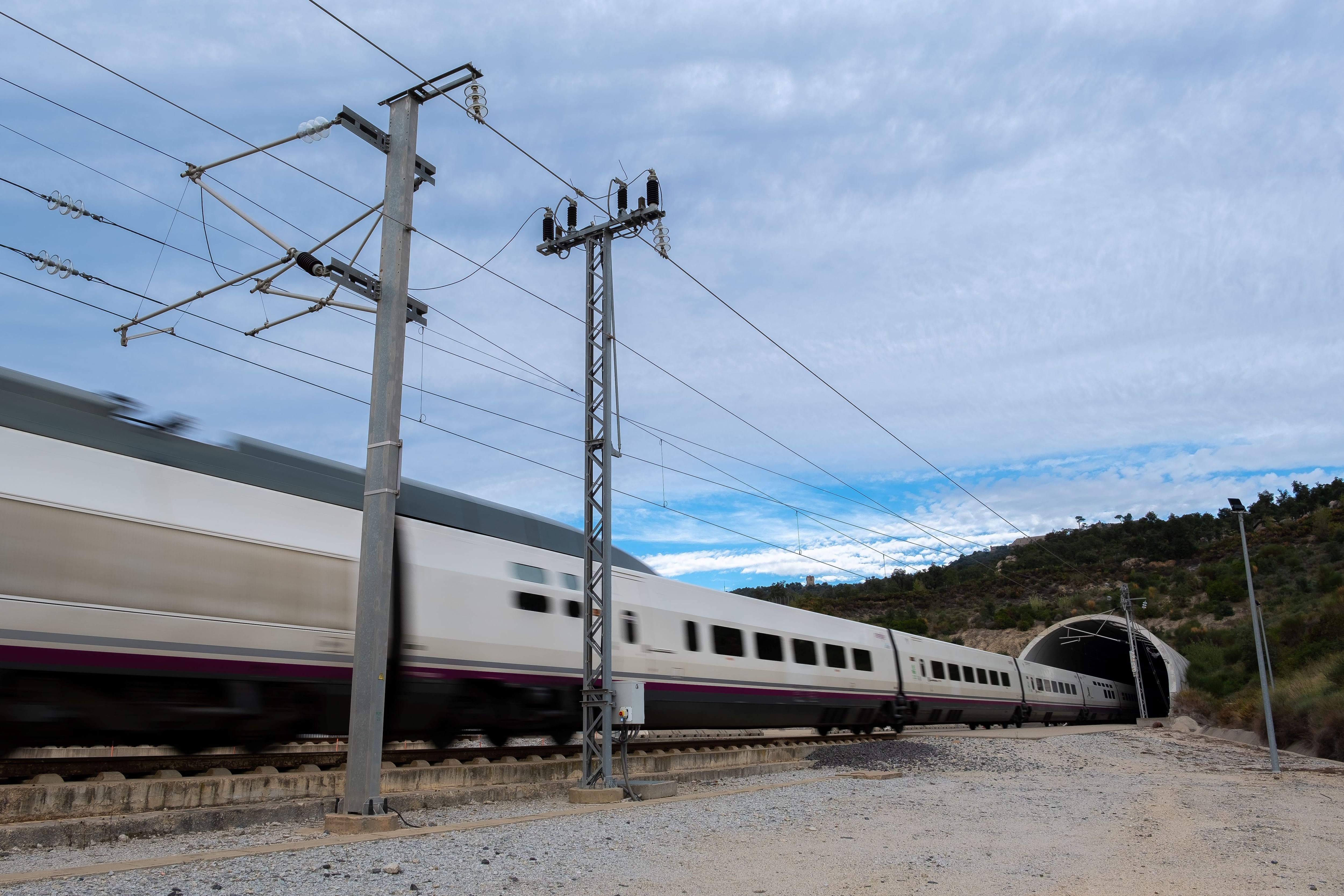 España y Francia ganan un largo arbitraje a ACS y Eiffage por el túnel de la alta velocidad entre ambos países