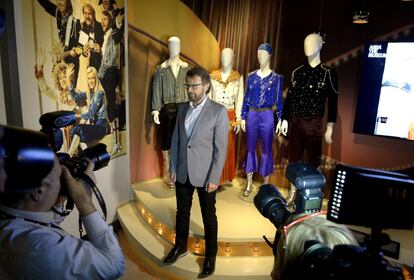 El exintegrante del grupo, Björn Ulvaeus, posa para los fotógrafos durante el pase de prensa de 'ABBA, el Museo' en el Salón de la Fama Musical de Estocolmo.
