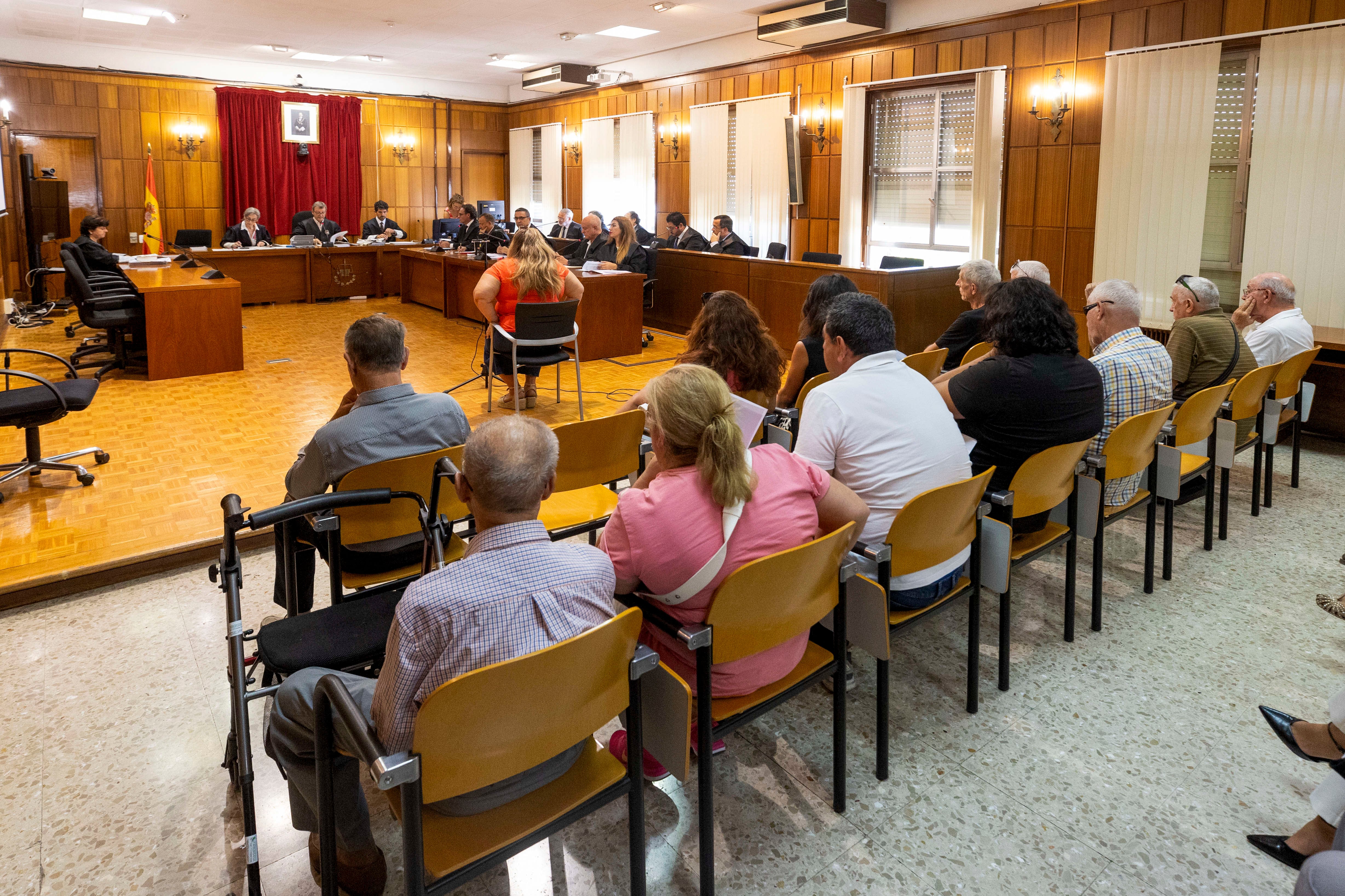 ​La Fiscalía de Murcia debatirá si pide prisión para las proxenetas de menores a las que rebajó la pena