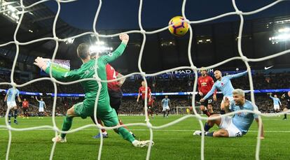 Silva marca el 1-0 en el Etihad.