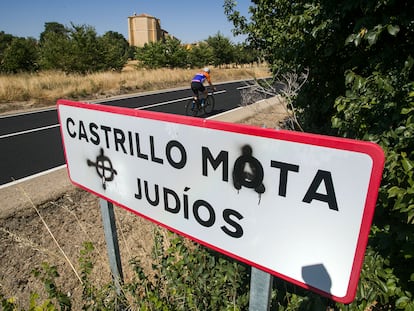 Una de las pintadas antisemitas en Castrillo Mota de Judíos (Burgos).