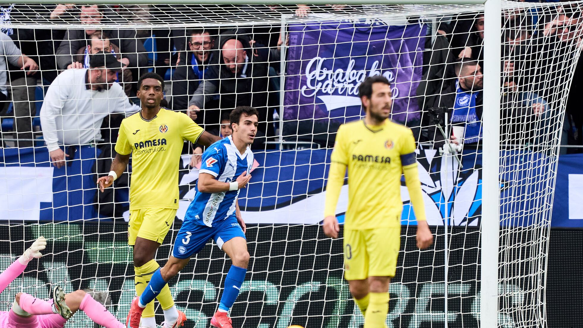 Defensa heroica del Alavés, con nueve, frente al Villarreal | Fútbol | Deportes | EL PAÍS