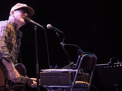 Kurt Wagner de Lambchop, durante la actuaci&oacute;n en la Sala Barts.
 