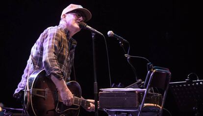 Kurt Wagner de Lambchop, durante la actuaci&oacute;n en la Sala Barts.
 