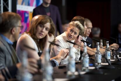 Los miembros del jurado del Festival de Cine de Berlín, antes de comenzar la rueda de prensa.