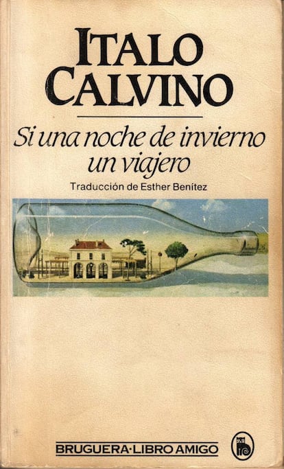 <p><strong>Así empieza.</strong> “Estás a punto de empezar a leer la nueva novela de Ítalo Calvino, 'Si una noche de invierno un viajero'. Relájate. Concéntrate. Aleja de ti cualquier otra idea. Deja que el mundo que te rodea se esfume en lo indistinto”.</p> <p><strong>¿¿Por qué engancha desde la primera frase?</strong> Porque muy rara vez nos ha pedido alguien que le prestemos toda nuestra atención con tanta elegancia. Y porque la promesa de que nuestro mundo se esfumará “en lo indistinto” hace que pensemos que el viaje va a valer la pena.</p>