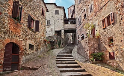 Una calle de la villa medieval de Anghiari.