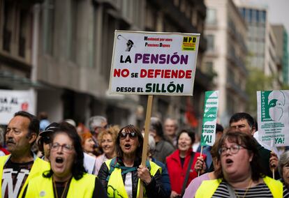 Manifestación en defensa de la sanidad pública este domingo por el centro de Barcelona.
