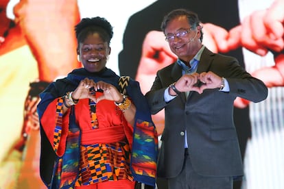 Francia Márquez junto a Gustavo Petro durante la presentación de su candidatura a la vicepresidencia de Colombia.