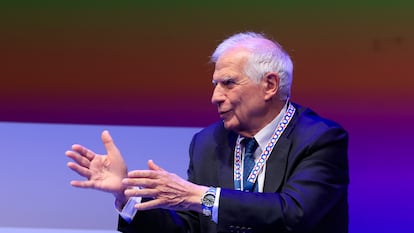 Borrell insta al PP y el PSOE a buscar acuerdos y denuncia “el desvanecimiento del diálogo democrático” en España
