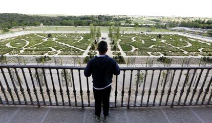 Los jardines muestran su cuidadoso trazado en el entorno del palacio del infante Luis de Borbón.