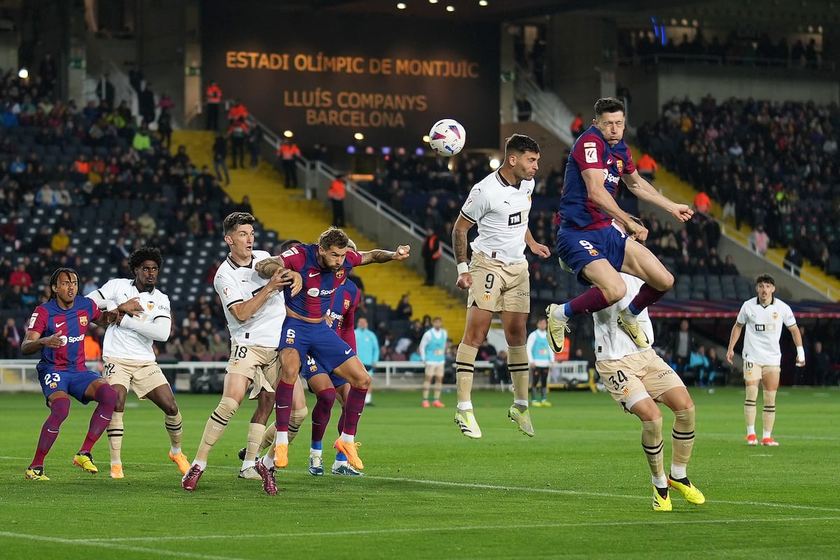 El Barça remonta al Valencia a balón parado | Fútbol | Deportes