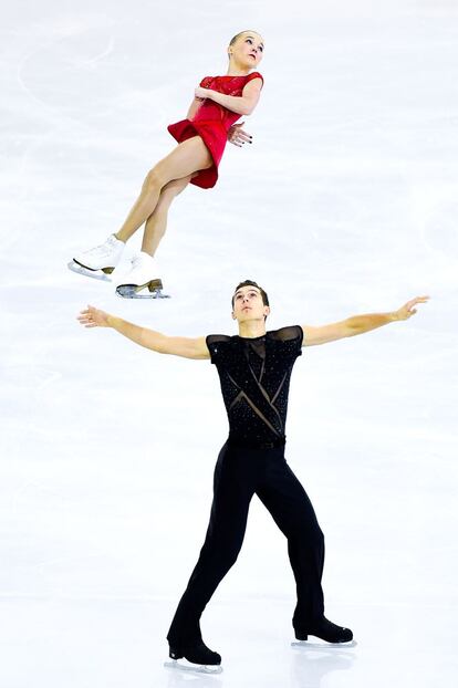 Los pareja rusa María Vigalova y Egor Zakroev durante su ejercicio del primer día del ISU Grand Prix Final Barcelona 2014.