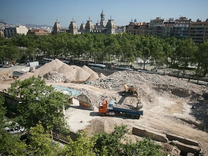 Restos arqueológicos en los extremos del desescombro de los antiguos juzgados de Barcelona.  