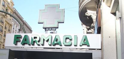 Una farmacia en la Gran V&iacute;a de Madrid.