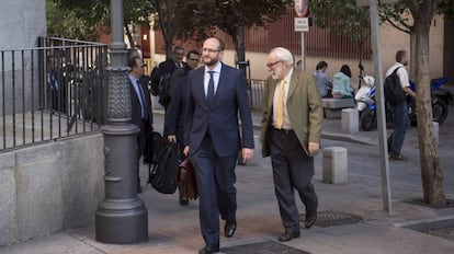 El director gerente de Anesco, Pedro García, a su llegada a la reunión con los sindicatos de estibadores