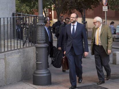 El director gerente de Anesco, Pedro Garc&iacute;a, a su llegada a la reuni&oacute;n con los sindicatos de estibadores