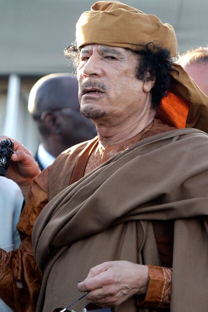 Cayó Gadafi y con el su excéntrico armario. 