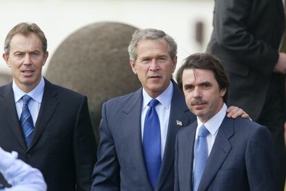 Tony Blair, George Bush hijo y José María Aznar, en la cumbre de las Azores previa a la guerra de Irak.