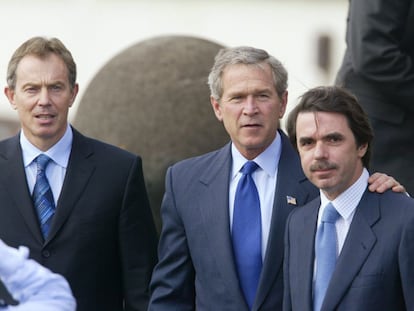 Tony Blair, George Bush hijo y José María Aznar, en la cumbre de las Azores previa a la guerra de Irak.