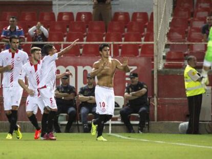 Perotti celebra su gol de penalti al Friburgo en el S&aacute;nchez Pizju&aacute;n.