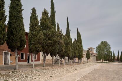 Vista de la iglesia del Santa María de la O, en el pueblo de Wamba en la provincia de Valladolid.