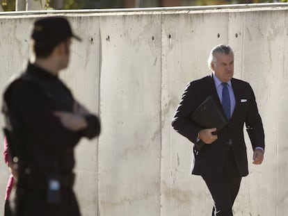 El extesorero del PP, Luis Bárcenas, llega a la Audiencia Nacional durante la celebración del juicio en 2017 por la primera etapa del 'caso Gürtel'.