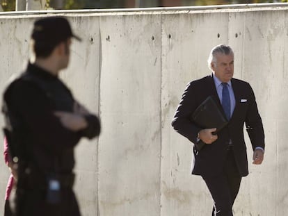 Luis Bárcenas, a su entrada a la Audiencia Nacional durante la celebración en 2017 del juicio del caso Gürtel.