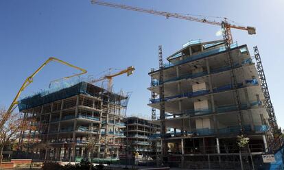 Construcción de viviendas en el distrito de Villaverde, en Madrid.