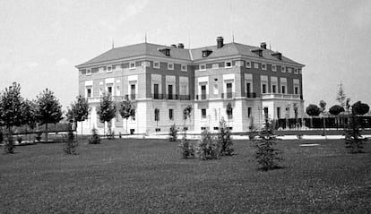 En 1953 el nuevo palacio fue inaugurado como residencia para personalidades extranjeras. El primer huesped fue el dictador dominicano Rafael Trujillo en 1954. Por él también pasarían Eisenhower y Sadam Hussein.