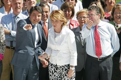 Esperanza Aguirre presenta, junto a Ignacio González y a Francisco Granados, los 120 componentes de su lista electoral para el 27 de mayo, el 19 de abril de 2007.