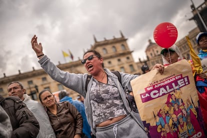 Asistentes a la marcha se concentran en la plaza Bolívar. 