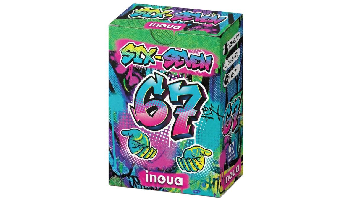 Vista frontal del juego de cartas 'Six-Seven'.
