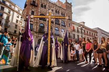 Brotherhood called "Las Cigarreras" during its parade to Cathedral on Holy Thursday. Seville, Spain, 2 april, 2015 (Photo by Daniel Gonzalez Acuna/NurPhoto)
