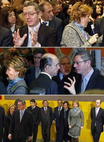 Las fotografías muestran el desencuentro de Gallardón y Aguirre durante el acto de inauguración de ayer. Arriba, sentados juntos pero sin hablarse; en el medio, con el consejero Manuel Lamela entre ellos; y sobre estas líneas, el alcalde por delante de la presidenta.