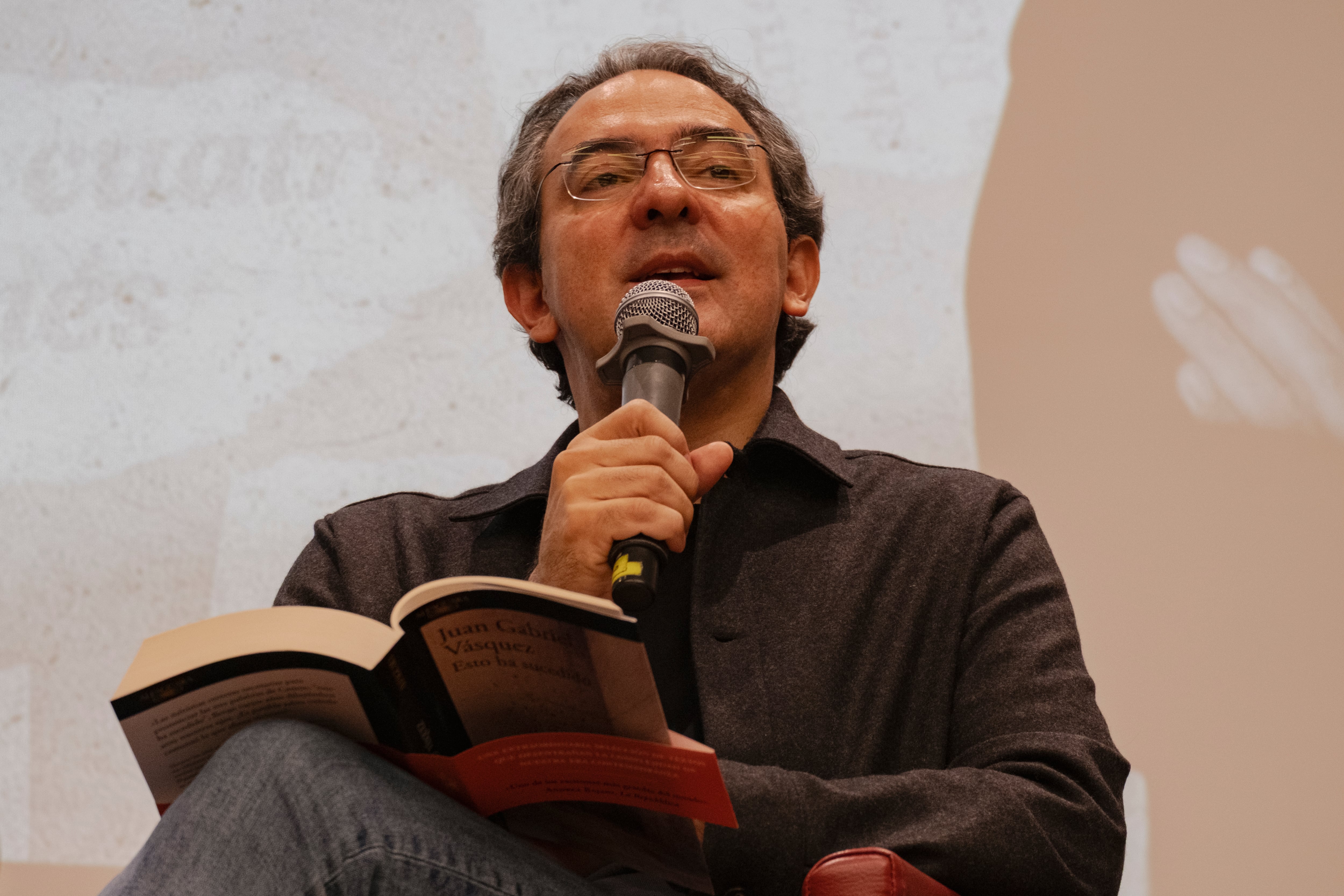 Juan Gabriel Vásquez en Bogotá, este miércoles.