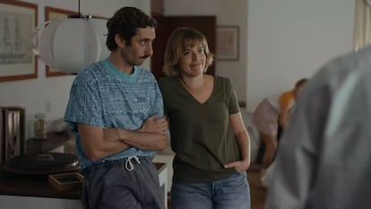 Enric Auquer i María Rodríguez Soto, en un moment de 'Casa en flames'.