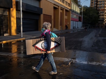 Las protestas por el cuarto aniversario del estallido social en Santiago, en imágenes