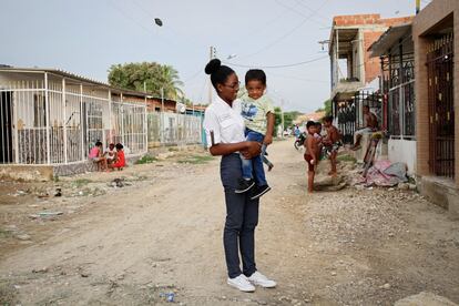 La Juanfe ofrece formación para el empleo a 850 madres adolescentes de barrios vulnerables de Cartagena. En cada ciclo se admite a una tercera parte de todas las solicitudes. Mabel no ha vuelto a embarazarse ni a tener pareja. Quiere proseguir con su trabajo y estudios hasta tener mejores condiciones. El 99,7% de las adolescentes que pasan por la Juanfe no vuelven a tener un segundo embarazo en los cinco años posteriores al paso por la fundación.