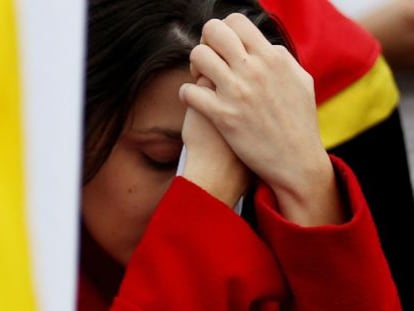 Colombianos reaccionan tras escuchar los resultados del plebiscito.