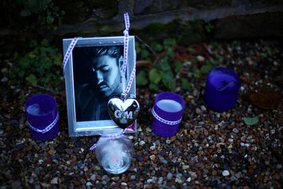 Homenajes en la casa de George Michael en Hampstead, al noroeste de Londres, tras la muerte de su hermana Melanie Panayiotou, el pasado diciembre.