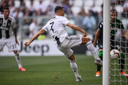 Cristiano marca ante el Sassuolo su primer gol oficial con la Juventus.