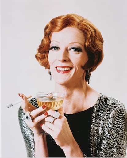 Actress Maggie Smith poses, in 1975. 