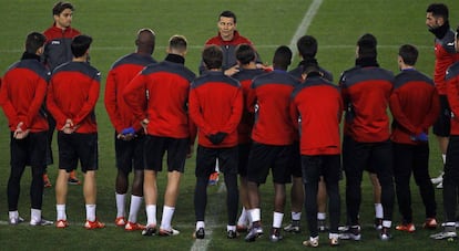 Galca, al centre, en el seu primer entrenament amb l'Espanyol.