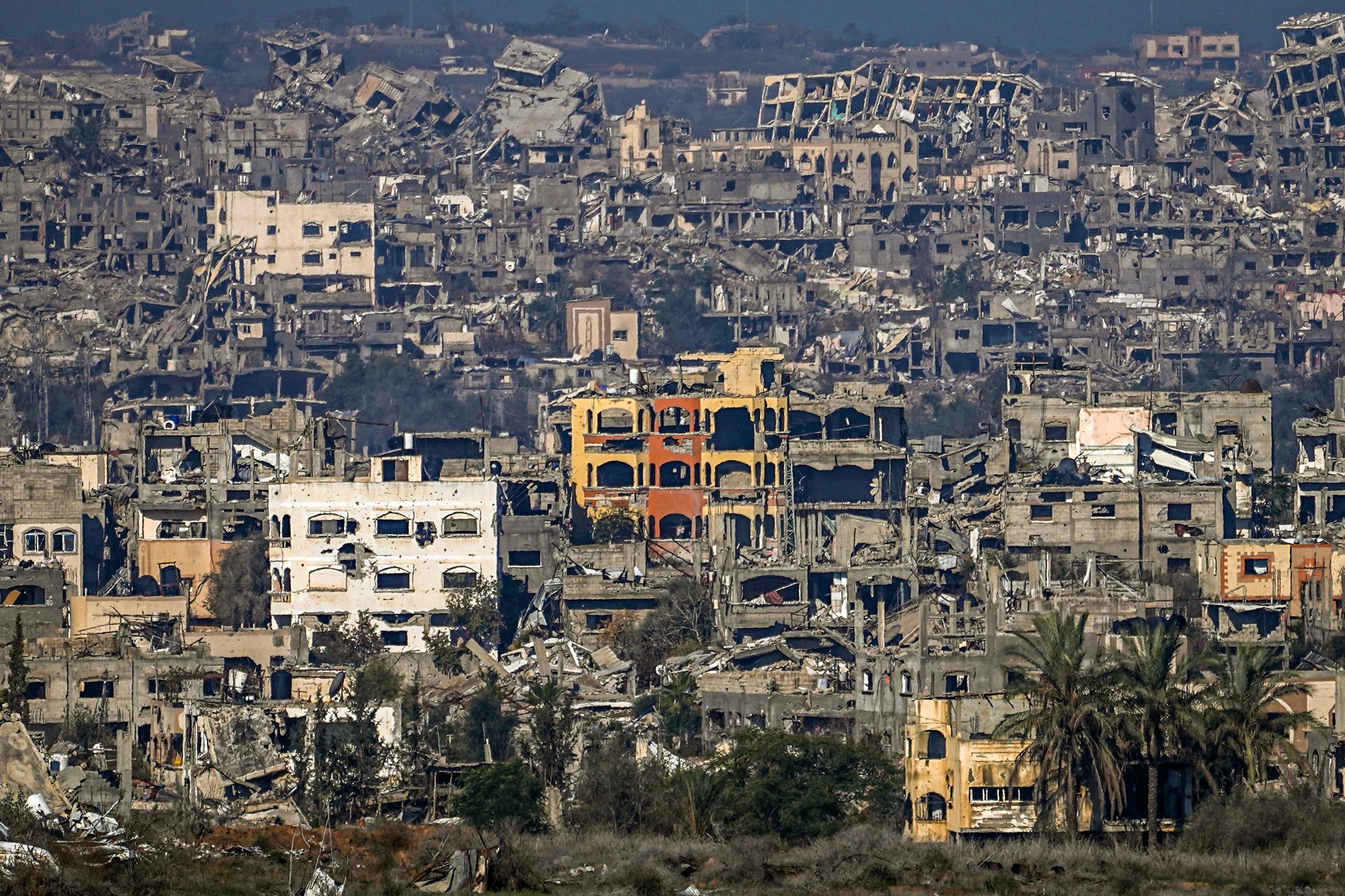 Israel mata a los jefes de la policía de Hamás en Gaza en bombardeos que causan al menos medio centenar de muertos